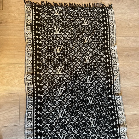 Louis Vuitton Other - Louis Vuitton Black and White Monogram Scarf